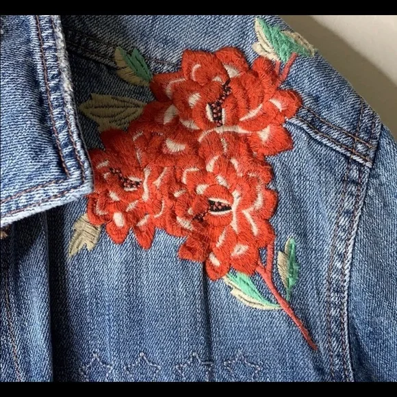 American Eagle Size M “Just for Fun” ripped jean jacket - Picture 4 of 5